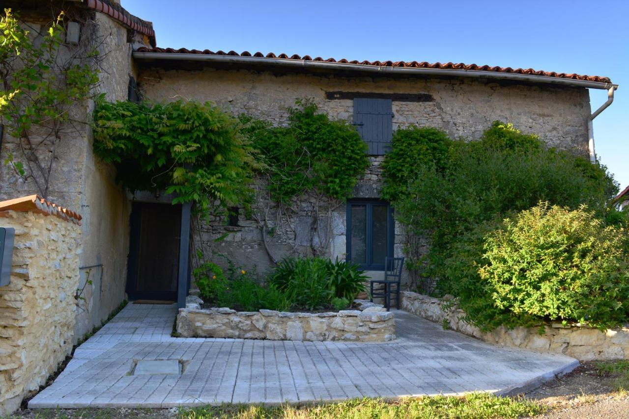 Chez Pique-Fesse Chambre D'Hote Saint-Martin-L'ars Buitenkant foto
